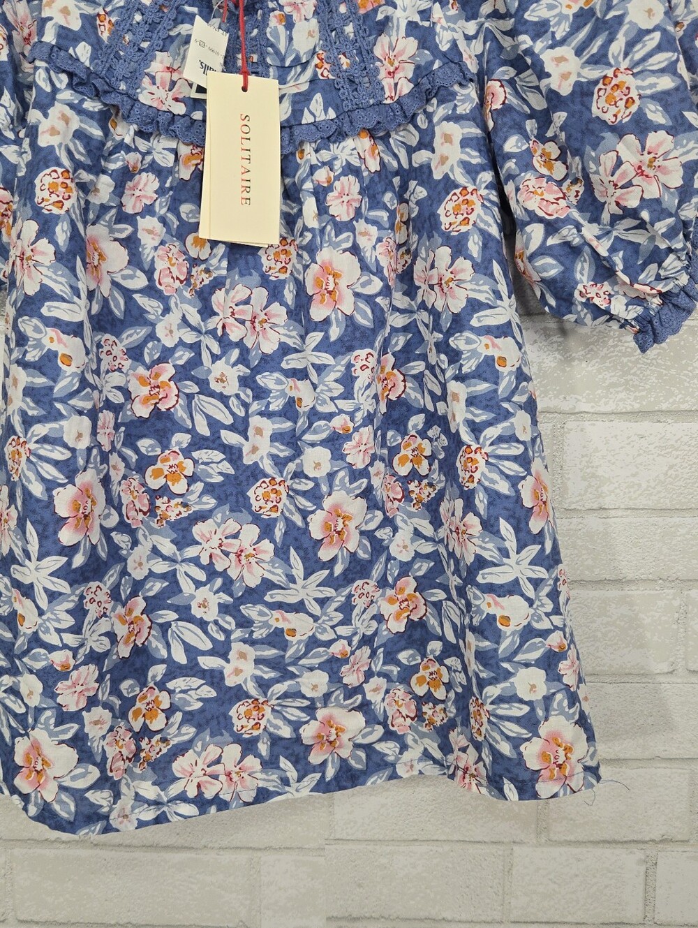 NWT Solitaire blouse with a square neckline and ruffled sleeves - Picture 2 of 13